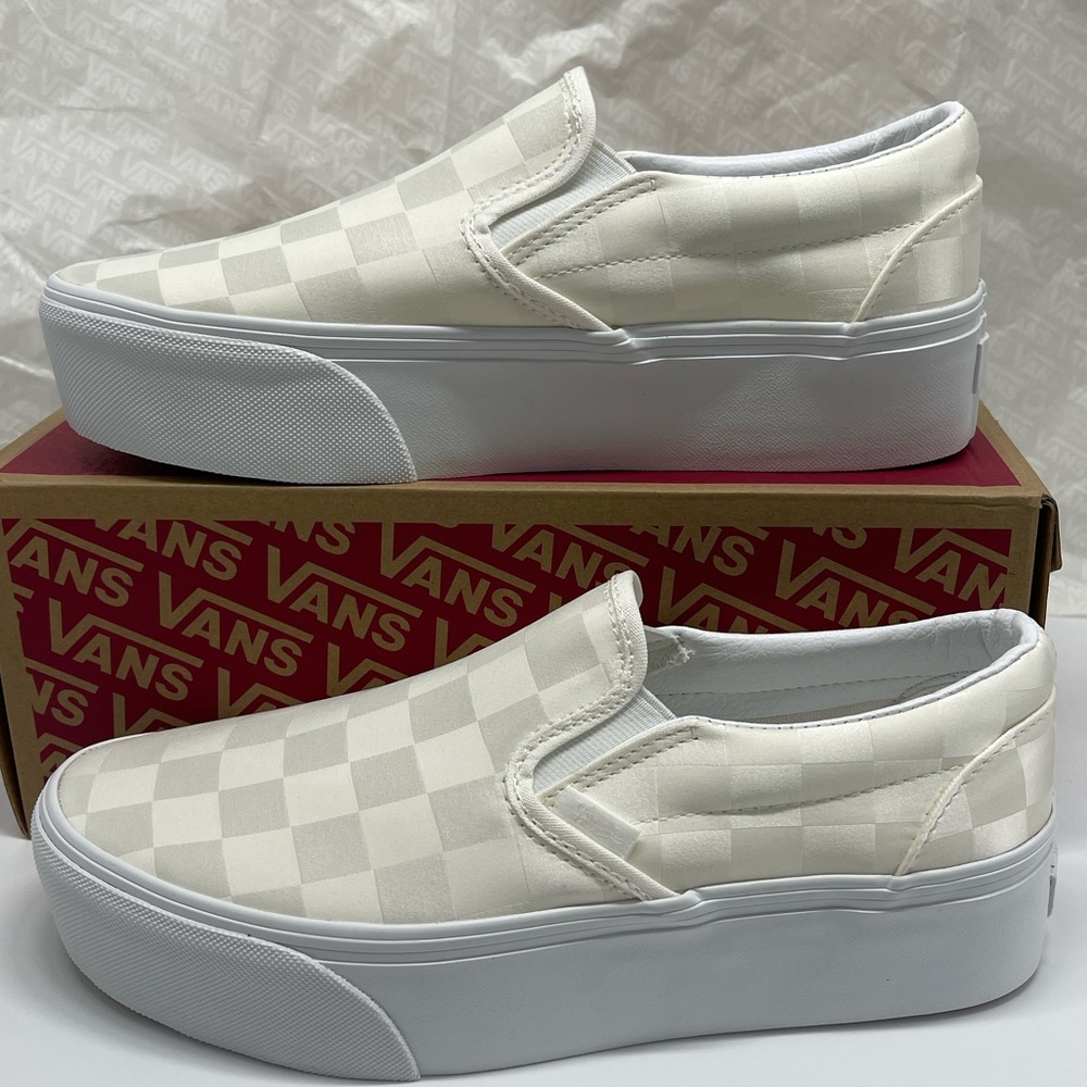 Vans Classic Slip-On Stackform
Satin Checkerboard White
VN000CN1CJ7 Platform